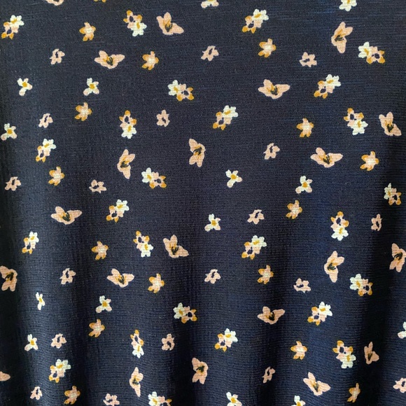 V-neck dress, with 3/4 sleeves and cinched waist, ditzy floral pattern, size XL - Picture 9 of 10